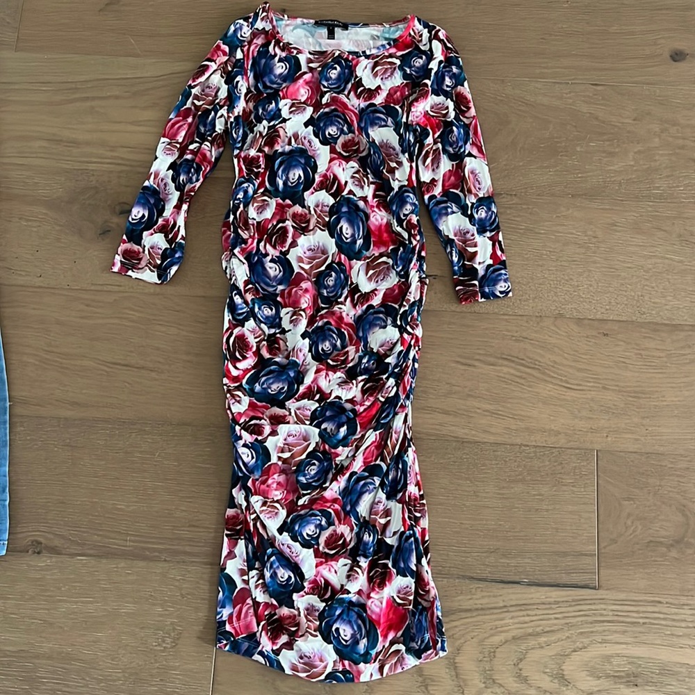 Isabella Oliver floral 3/4 dress. Flattering and lightweight